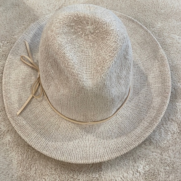 Francesca's Collections Accessories - Neutral hat perfect for spring.